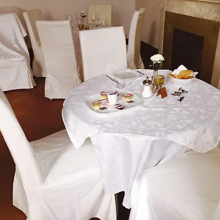 Restaurant 住宿加早餐酒店 *